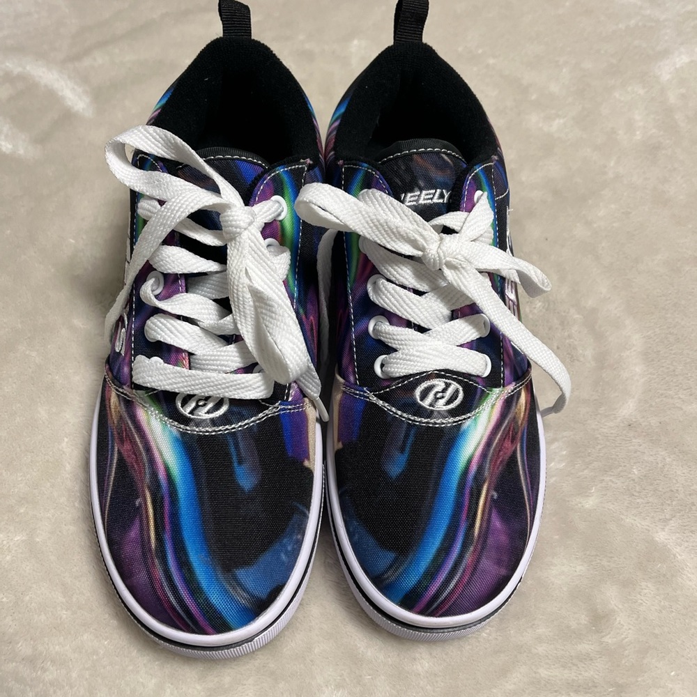 Brand new heelys size 5